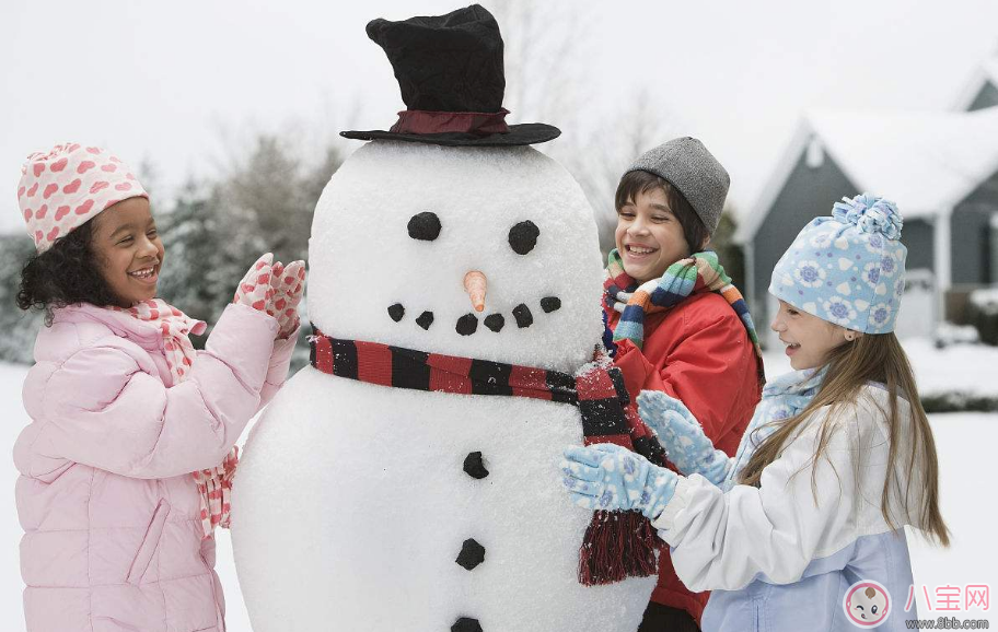 带孩子堆雪人发心情说说朋友圈 下雪带孩子堆雪人感言说说朋友圈