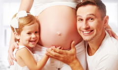 孕妇的肚子可以给别人摸吗 小孩可以摸孕妇