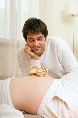 孕晚期胎动厉害正常吗 若胎动次数突然增加减少