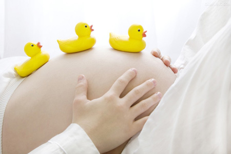 孕晚期胎动厉害正常吗 若胎动次数突然增加减少