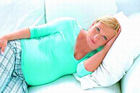 左侧卧是最佳孕晚期睡姿 可减少胎位和分娩异常(4)