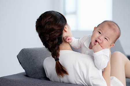 【女孩月经初潮可不可以喝红糖水】孩子初潮可