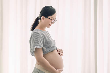 孕妇生产选择水中分娩会遭罪吗