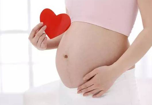 孕妇的肚子可以给别人摸吗 小孩可以摸孕妇肚子