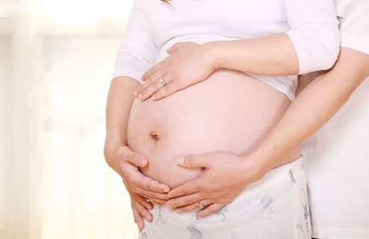 孕妇的肚子可以给别人摸吗 小孩可以摸孕妇肚子(2)