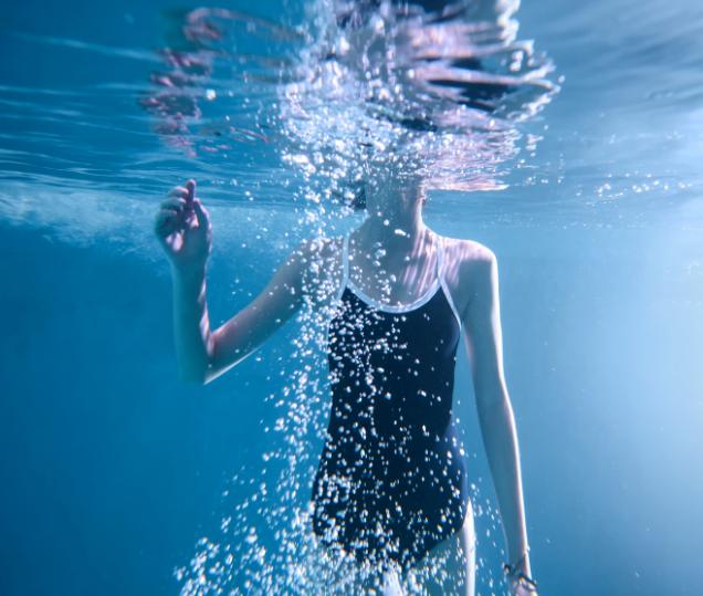 孩子游泳怕水怎么克服 怎么样让孩子克服害怕游