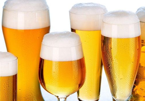 夏天哺乳期能喝啤酒吗 ​哺乳期怎么喝啤酒影响小